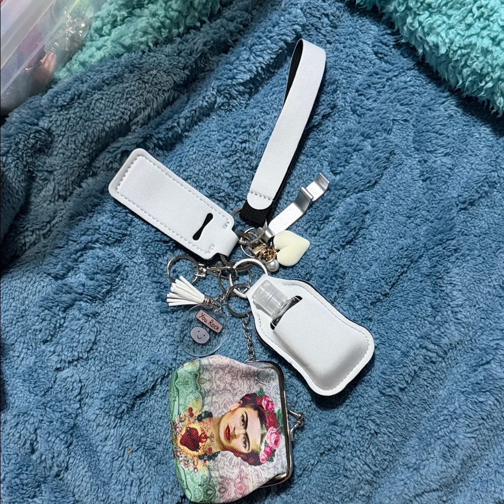 White Key & Card Holder‎ with Artistic Design